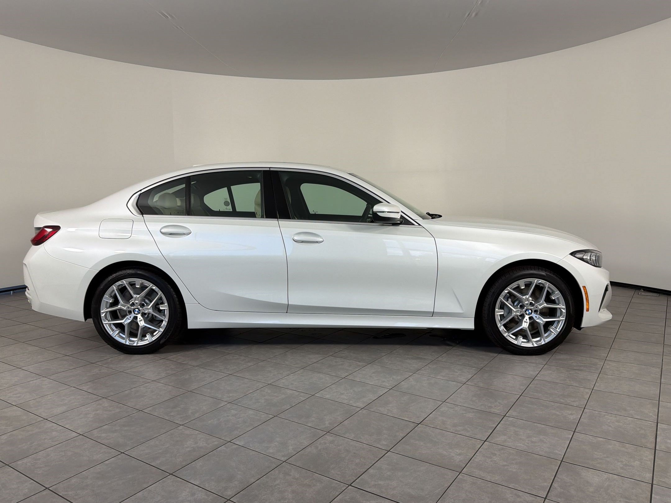 Used 2026 BMW 330i xDrive Sedan w/ Convenience Package AWD/4WD image 8