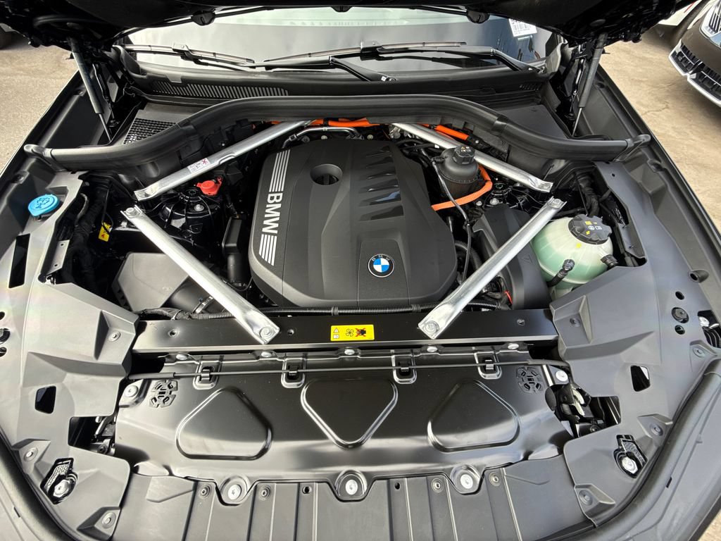 New 2026 BMW X5 xDrive50e w/ Executive Package AWD/4WD image 8