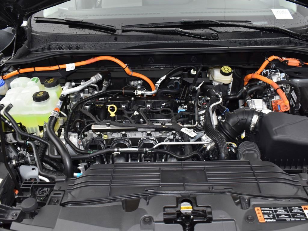 New 2025 Ford Escape SE w/ PHEV Premium Package image 18