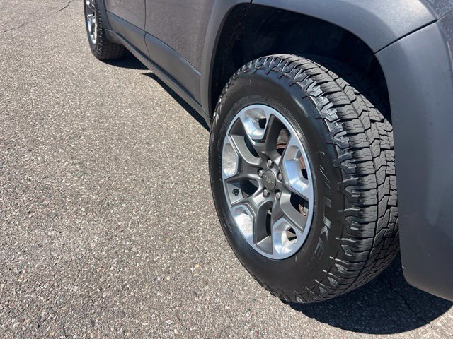Used 2019 Jeep Cherokee Trailhawk w/ Cold Weather Group AWD/4WD image 26