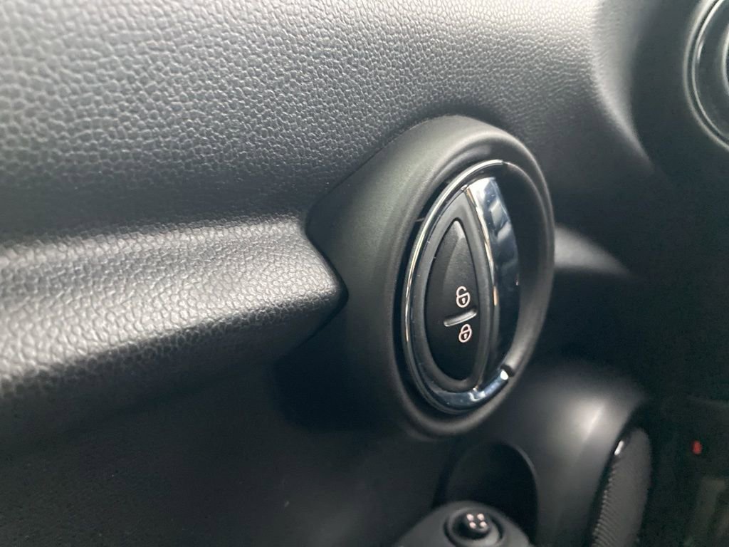 Used 2017 MINI Cooper 2-Door Hardtop image 19