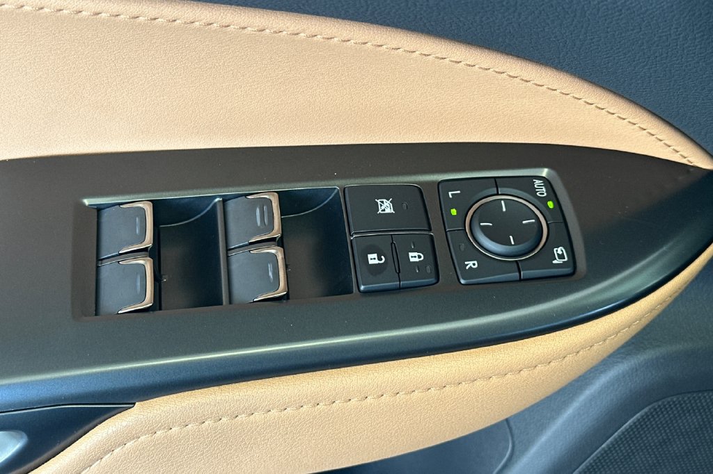 Used 2026 Lexus NX 350 AWD w/ Luxury Package image 12