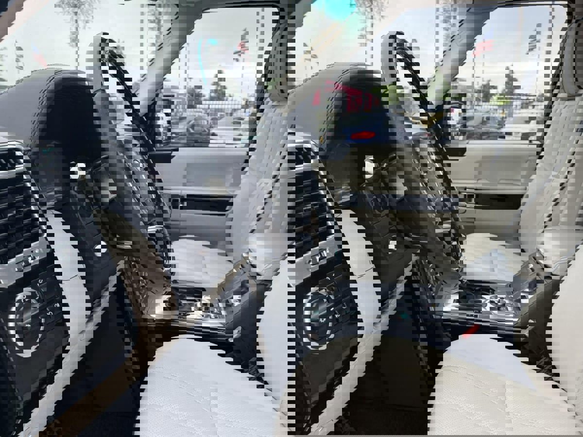 Used 2011 Land Rover Range Rover Supercharged AWD/4WD image 22