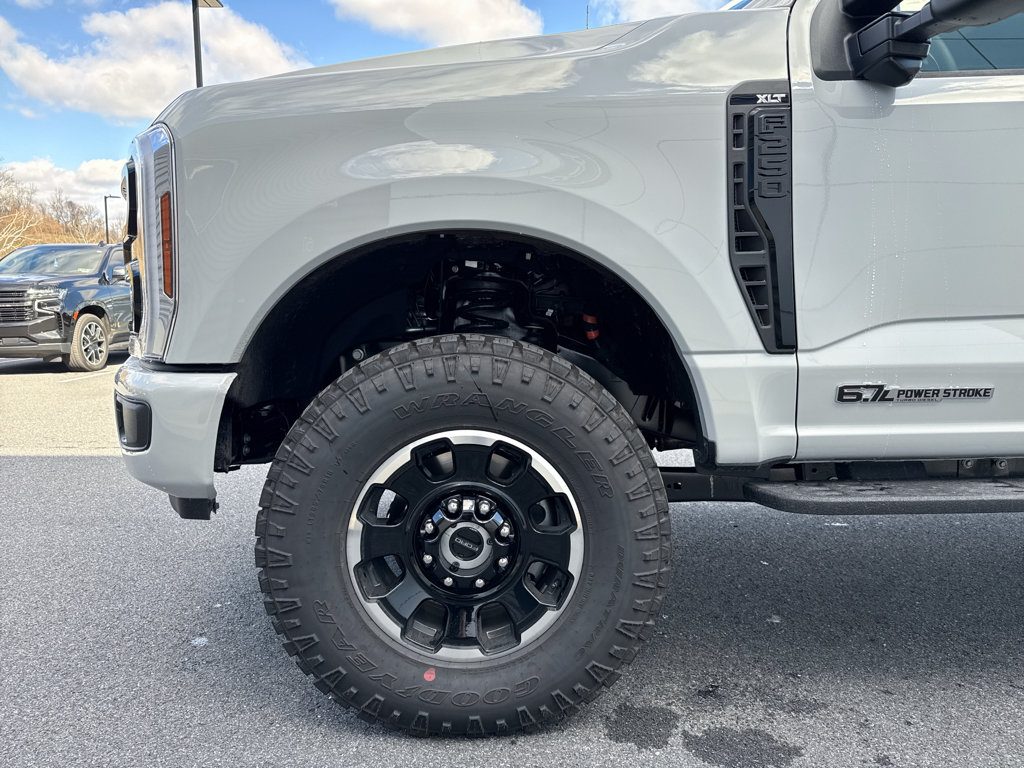 New 2026 Ford F250 XLT w/ XLT Premium Package AWD/4WD image 17