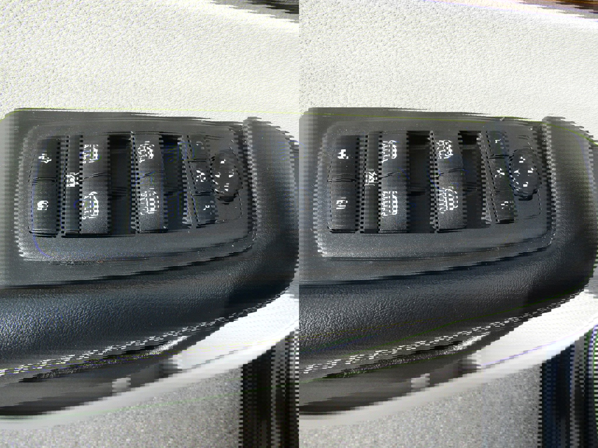 Used 2023 Chrysler Pacifica Limited image 21