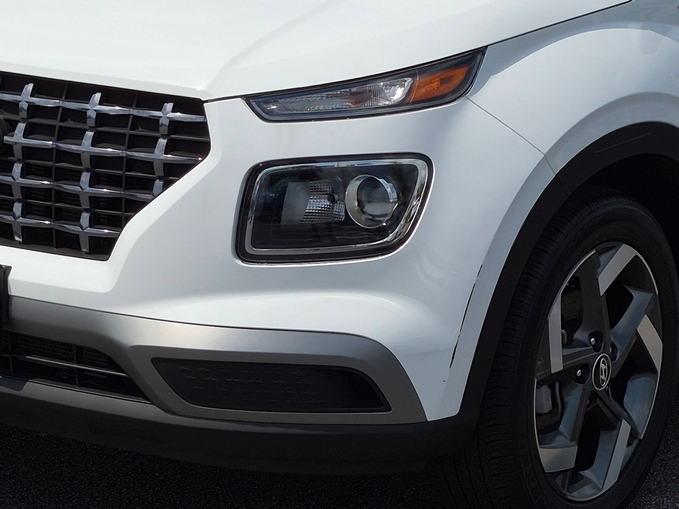 Used 2025 Hyundai Venue SEL FWD image 9