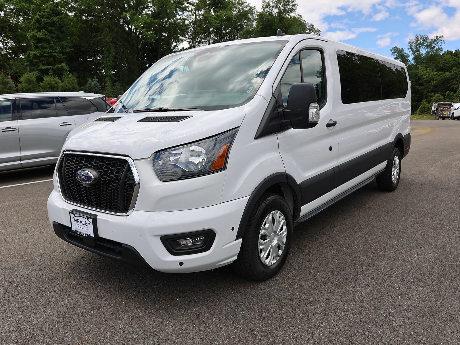 Used 2025 Ford Transit 350 XLT RWD image 3