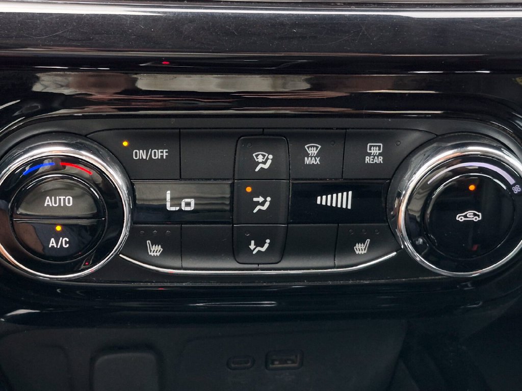 Used 2025 Chevrolet Trax ACTIV w/ Driver Confidence Package FWD image 22