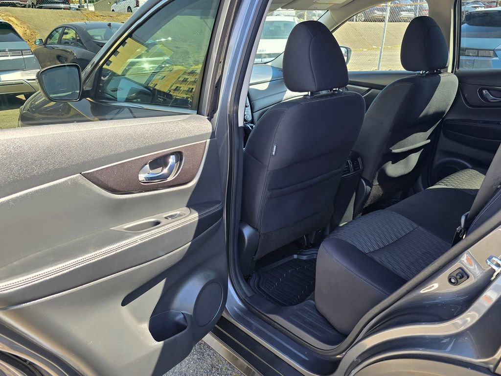Used 2018 Nissan Rogue SV AWD/4WD image 14