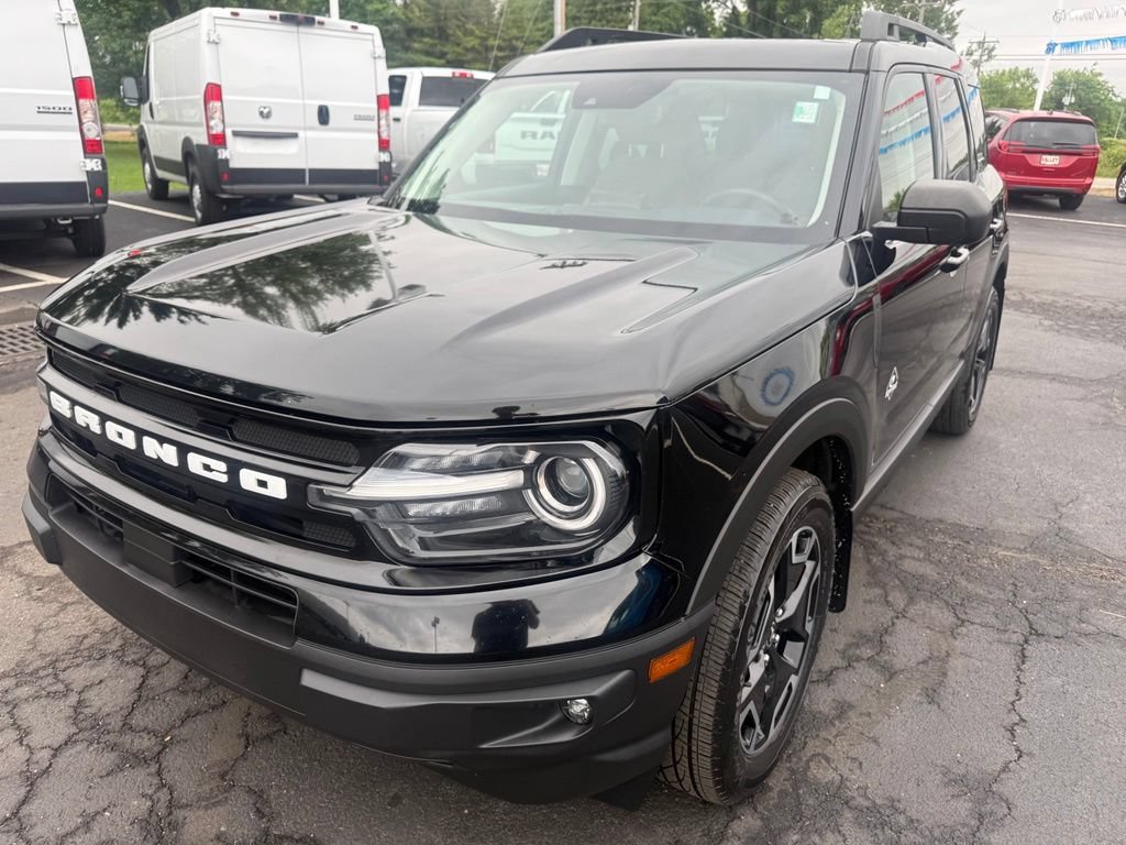 Used 2022 Ford Bronco Sport Outer Banks w/ Tech Package AWD/4WD image 2