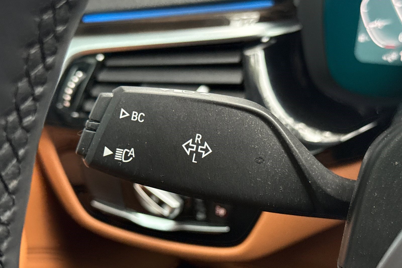 Certified 2023 BMW 530e xDrive w/ M Sport Package image 31