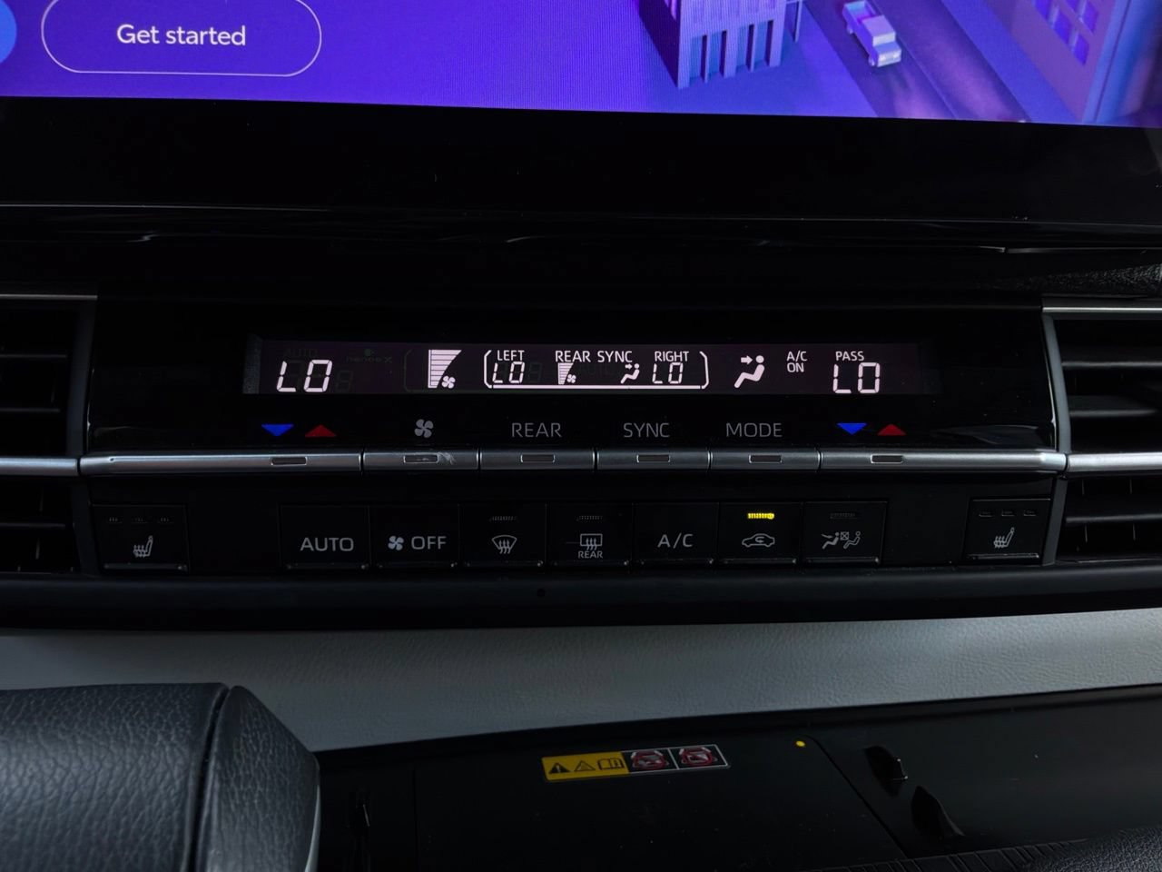Used 2025 Toyota Sienna XLE FWD image 33