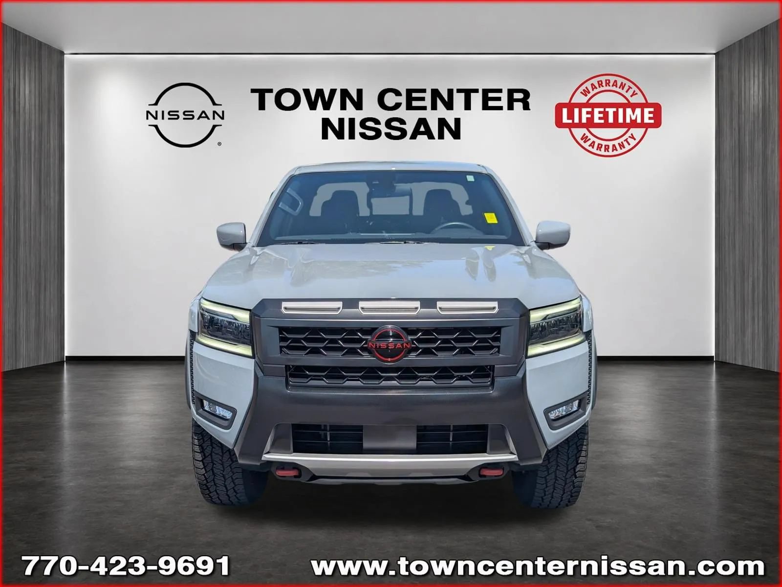 Used 2025 Nissan Frontier PRO-4X AWD/4WD image 2
