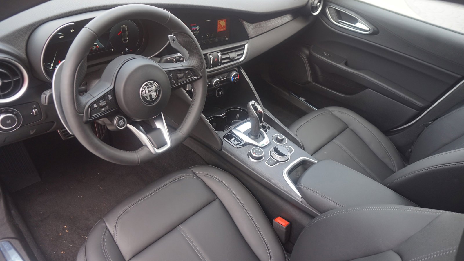 New 2024 Alfa Romeo Giulia Sprint image 13