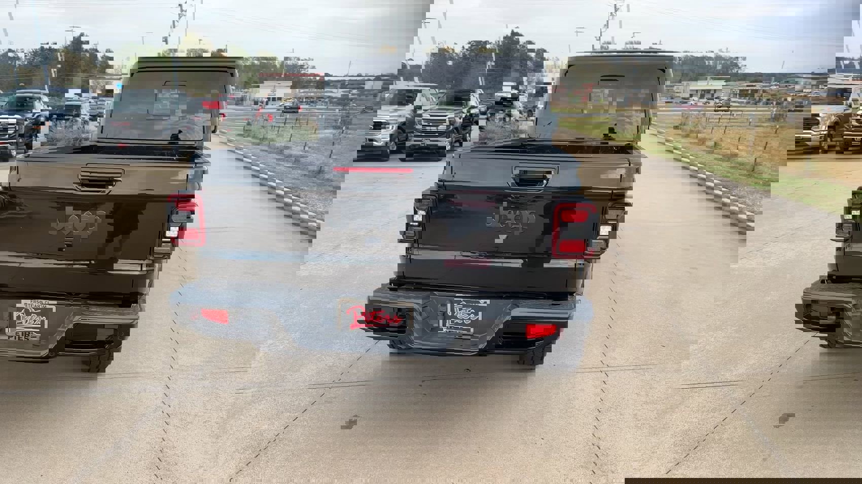 Used 2023 Jeep Gladiator Overland image 8