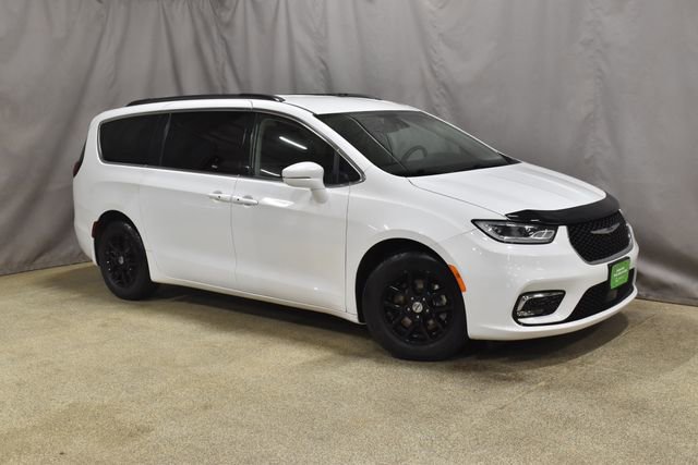 Certified 2022 Chrysler Pacifica Touring-L image 4