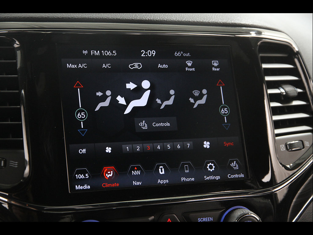 Used 2021 Jeep Grand Cherokee Limited AWD/4WD image 10