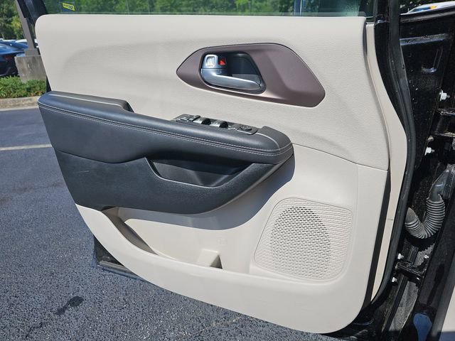 Used 2024 Chrysler Voyager LX FWD image 32