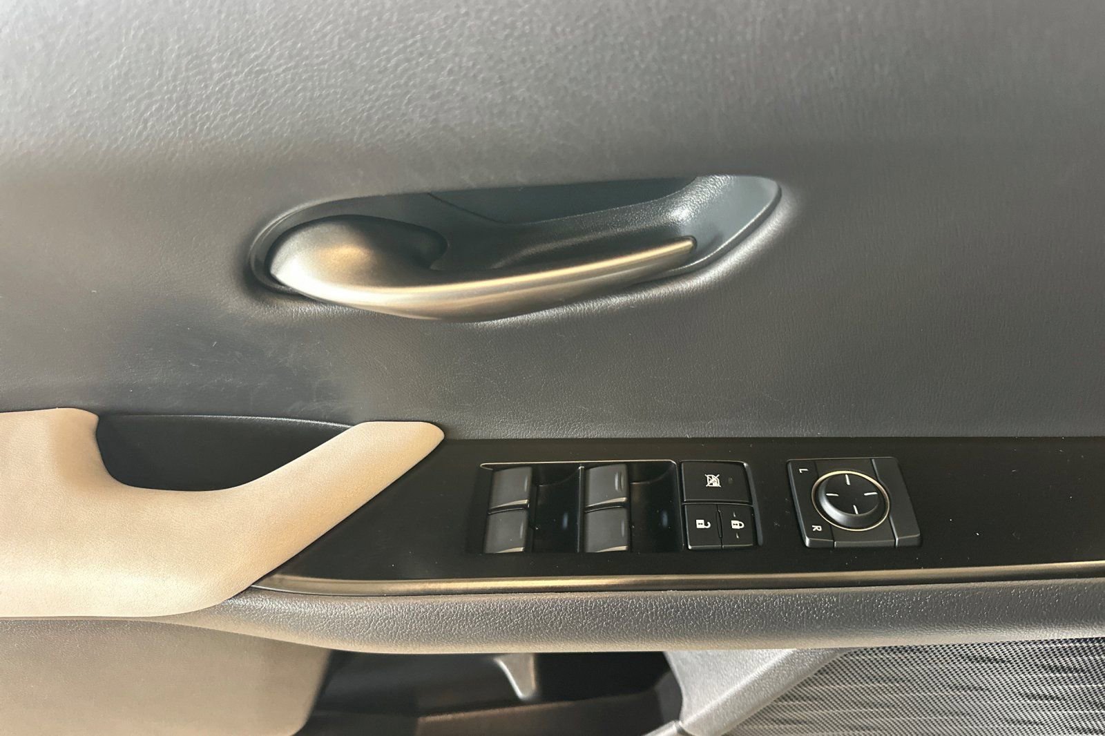 Certified 2021 Lexus UX 250h w/ Accessory Package (Z2) image 8