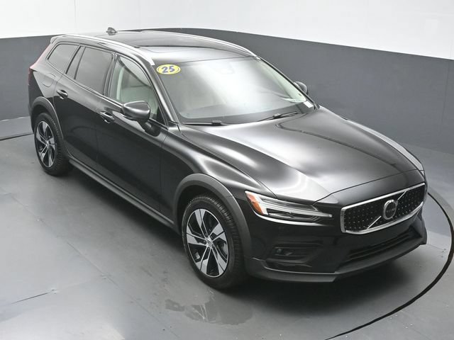 Used 2025 Volvo V60 B5 Cross Country Plus AWD/4WD image 43