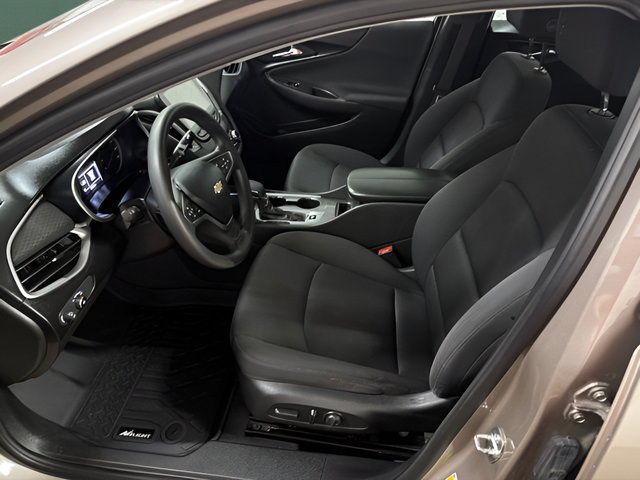 Used 2023 Chevrolet Malibu LT w/ Driver Confidence Package FWD image 12