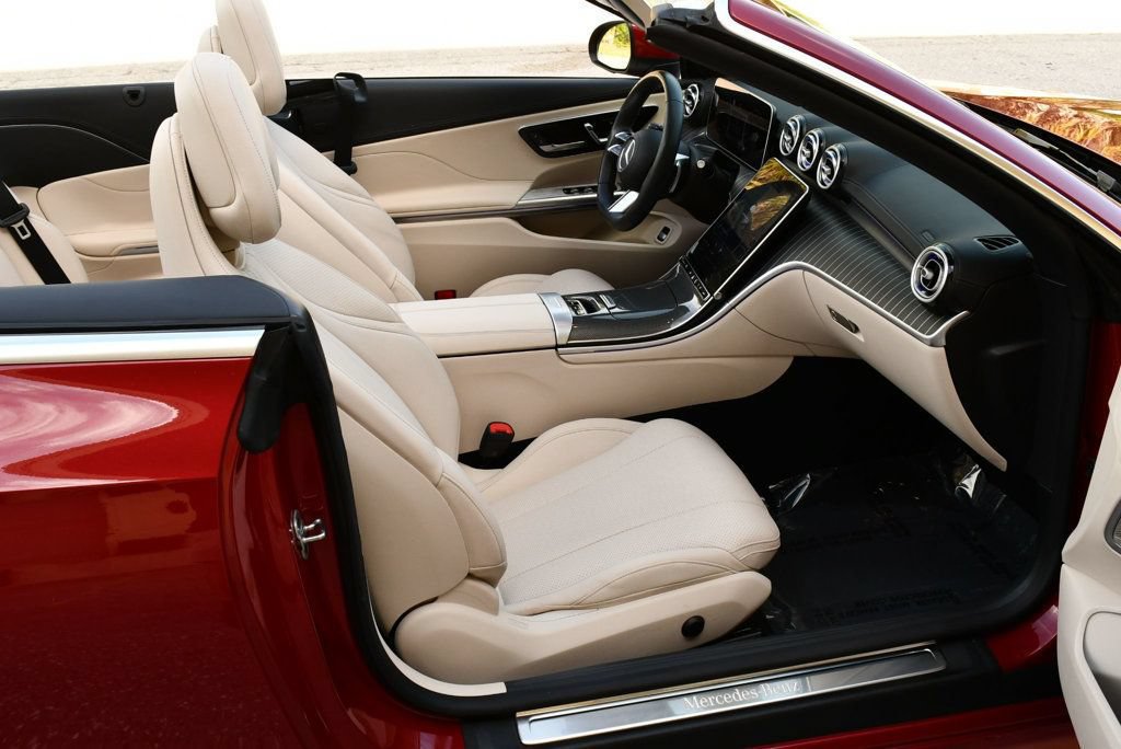Used 2024 Mercedes-Benz CLE 300 4MATIC Cabriolet image 65