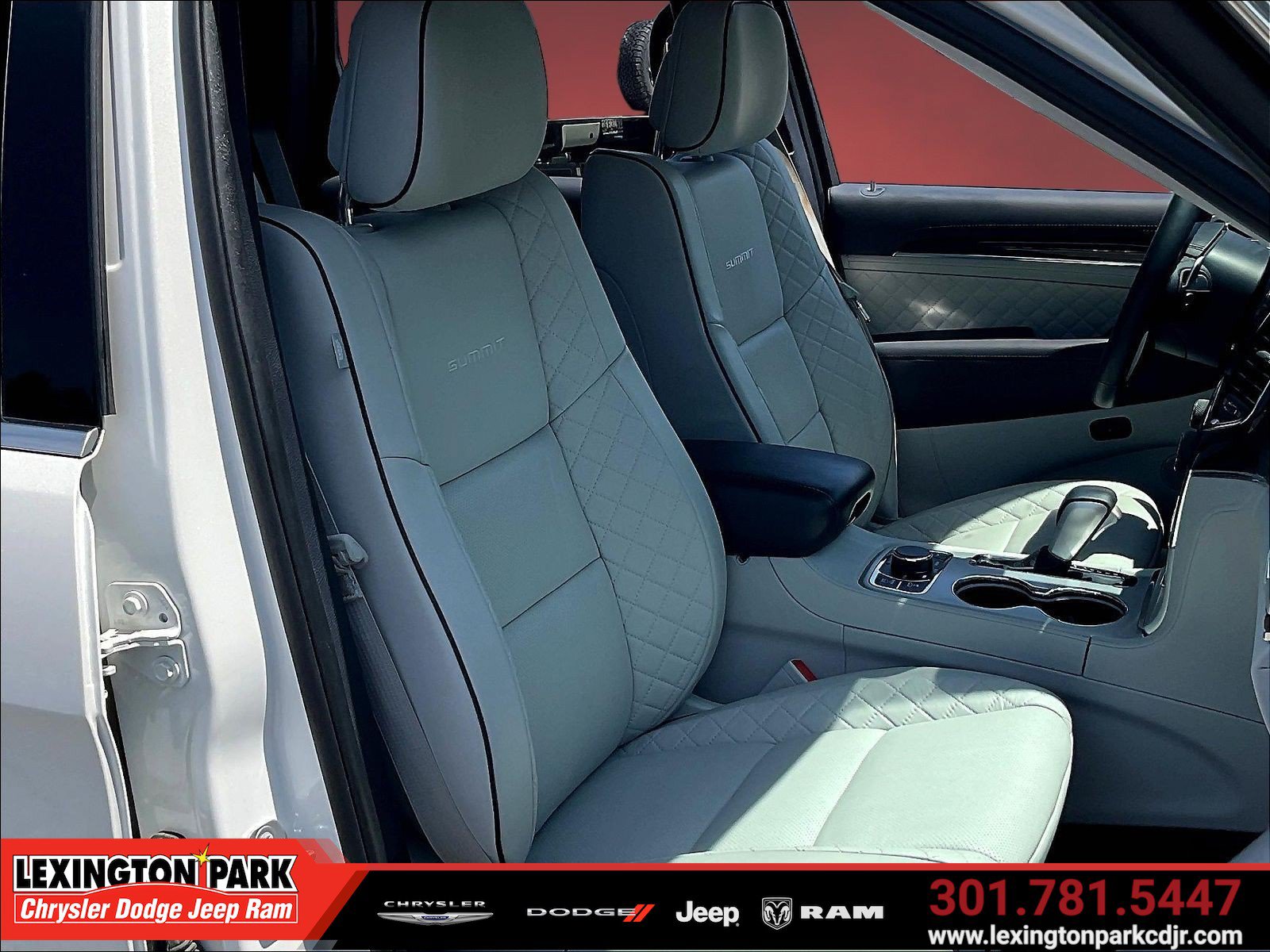 Used 2021 Jeep Grand Cherokee Summit AWD/4WD image 28