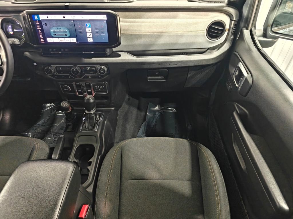 Used 2024 Jeep Wrangler Unlimited image 22