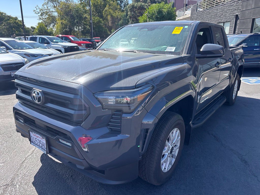 Used 2025 Toyota Tacoma SR5 AWD/4WD image 8