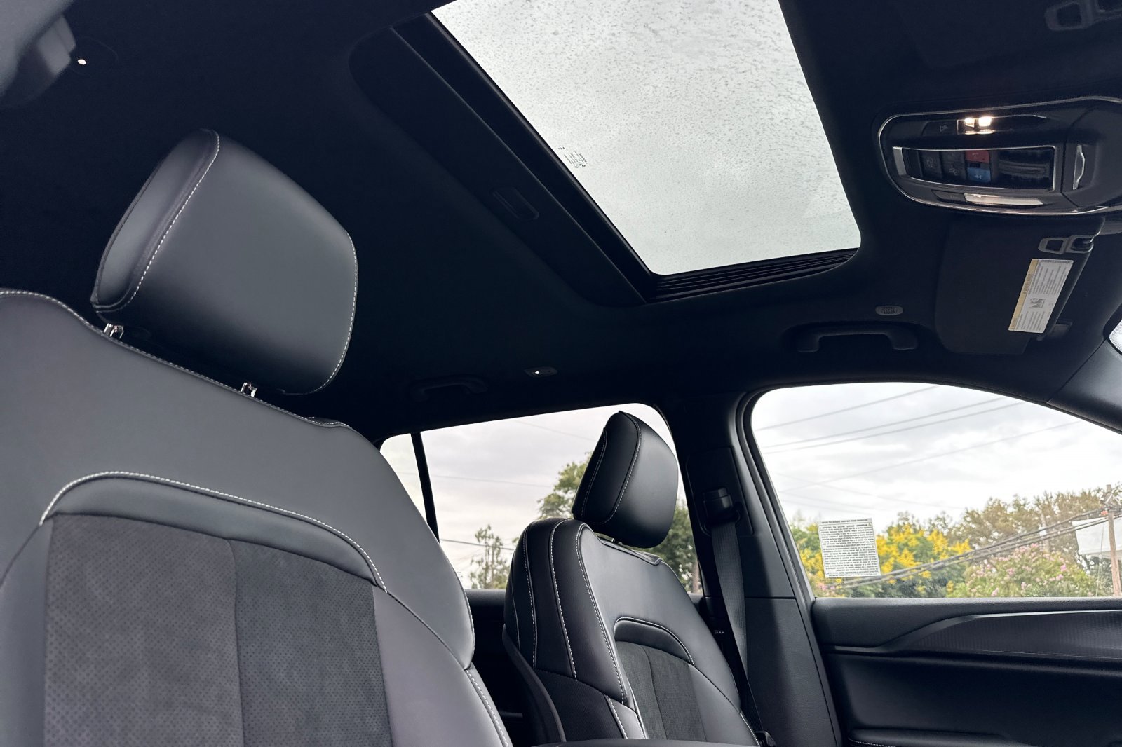 New 2025 Jeep Grand Cherokee L Altitude image 17