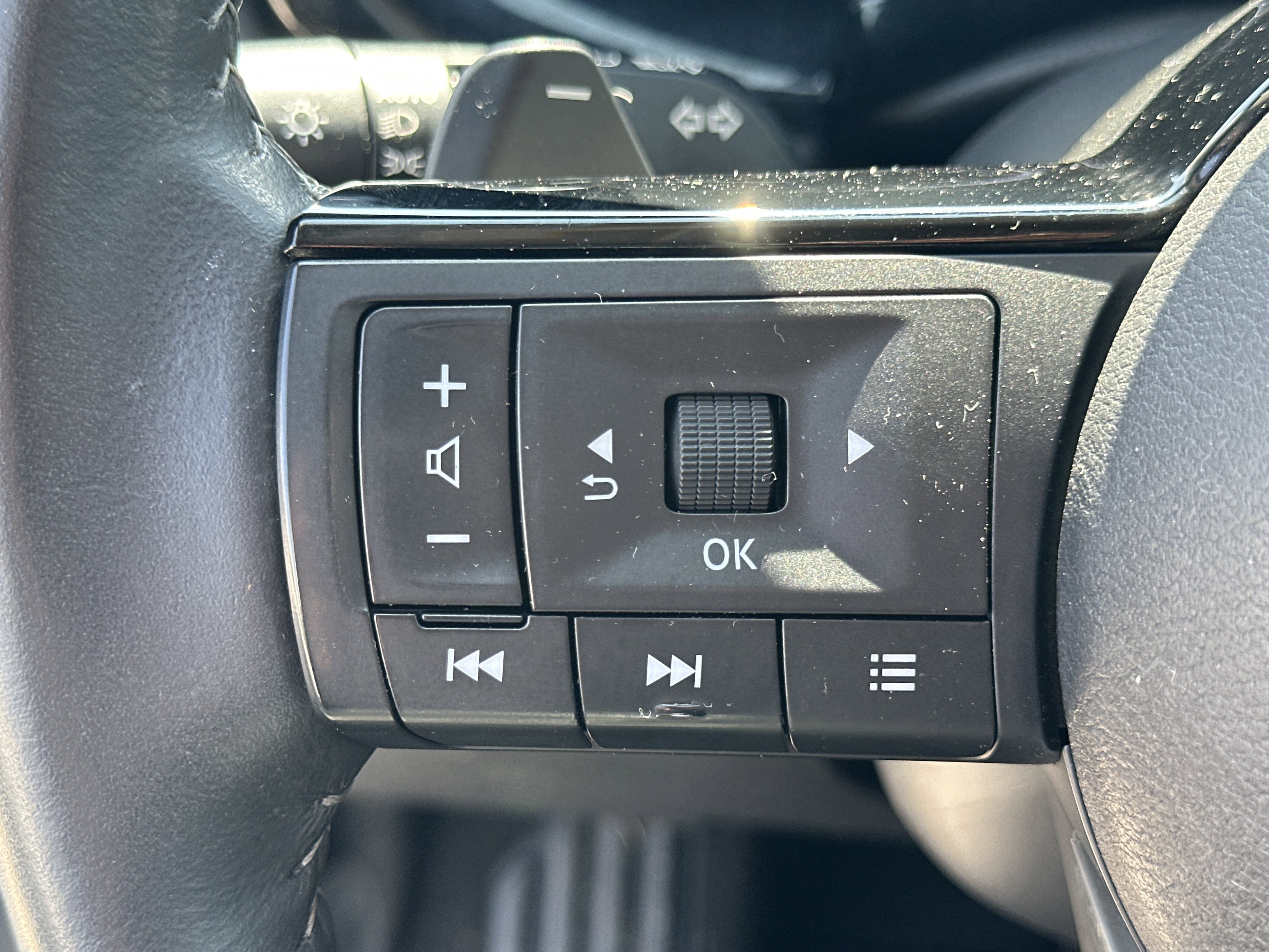Used 2023 Nissan Pathfinder SL w/ Lighting Package (N92) AWD/4WD image 26