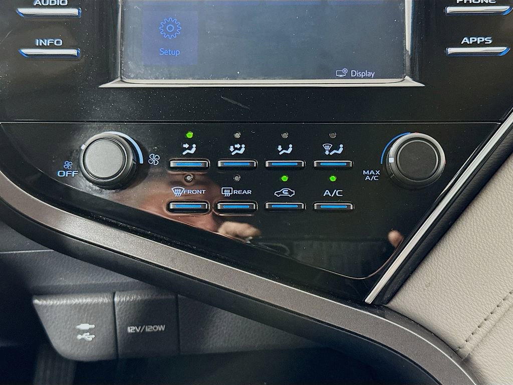 Used 2018 Toyota Camry L image 18