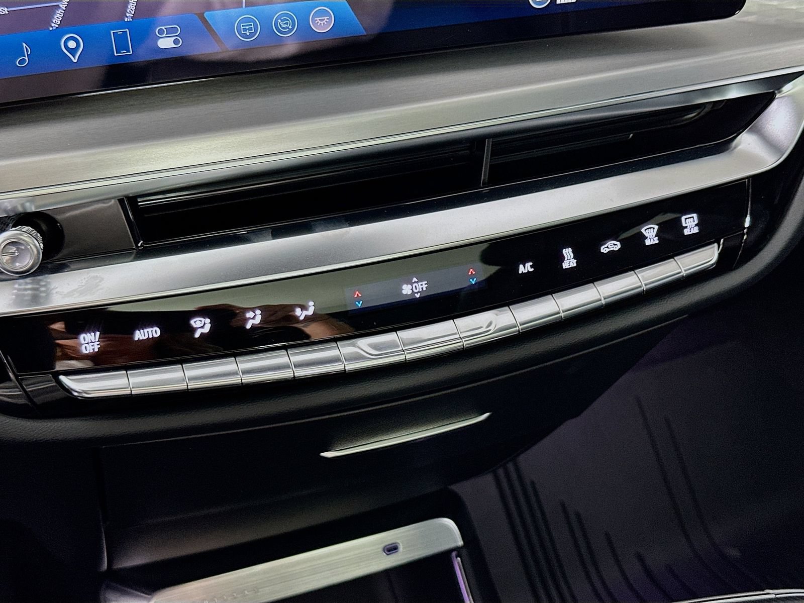 Used 2025 Cadillac Lyriq Sport w/ LPO, Floor Liner Package AWD/4WD image 16