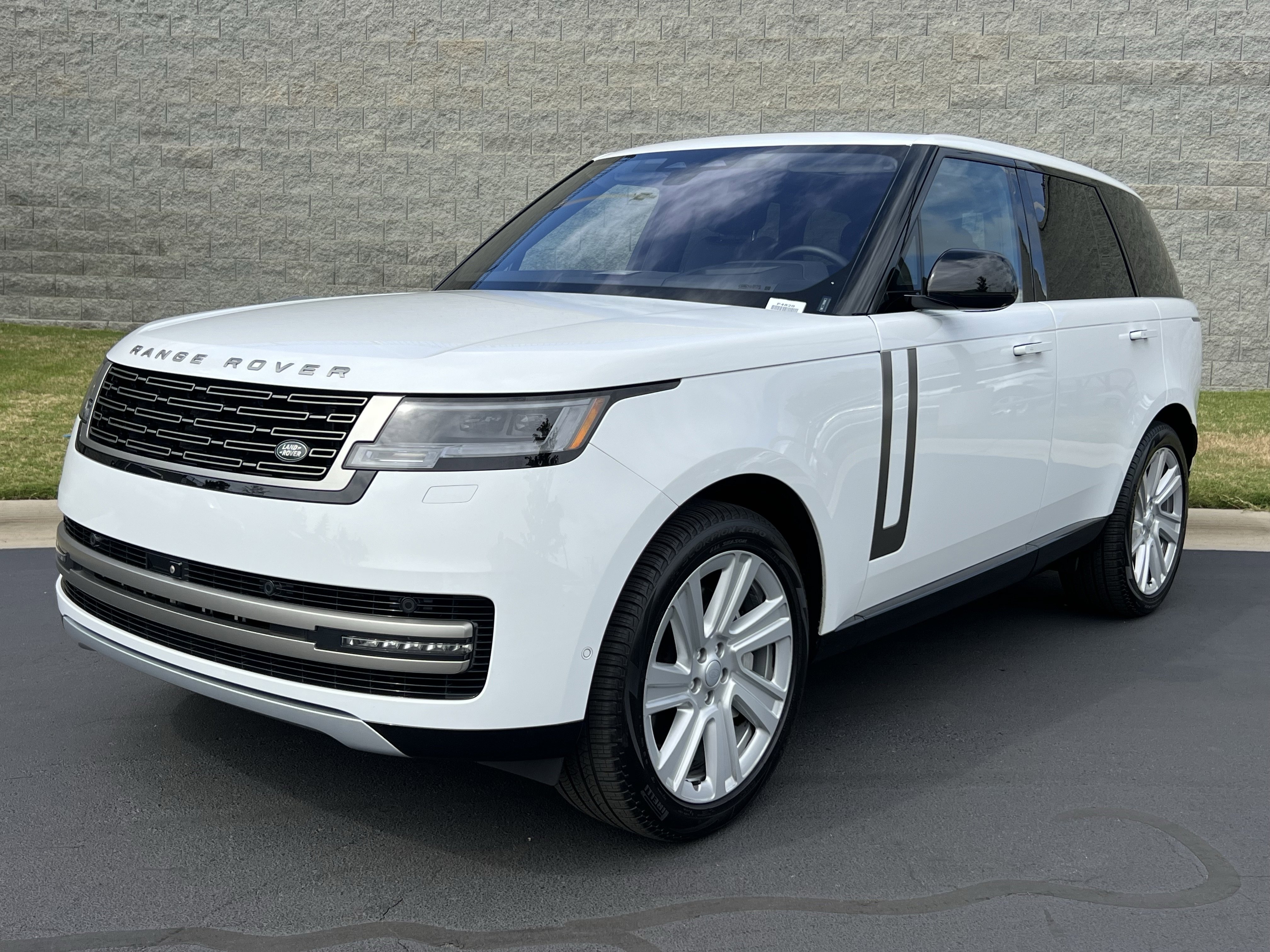 Used 2023 Land Rover Range Rover SE