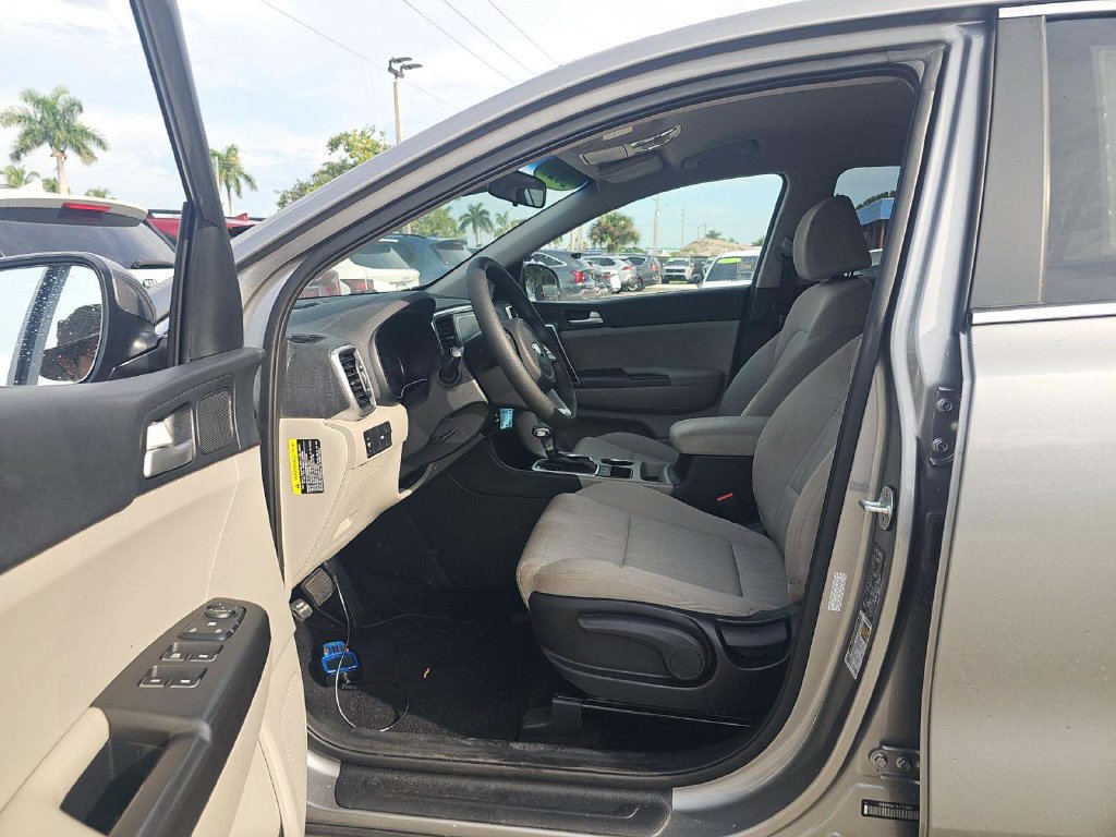 Used 2020 Kia Sportage LX FWD image 6