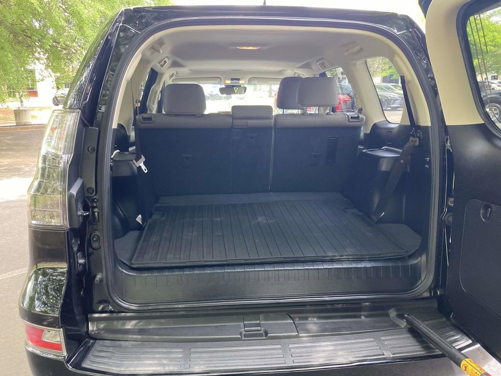 Used 2021 Lexus GX 460 w/ Accessory Package AWD/4WD image 8