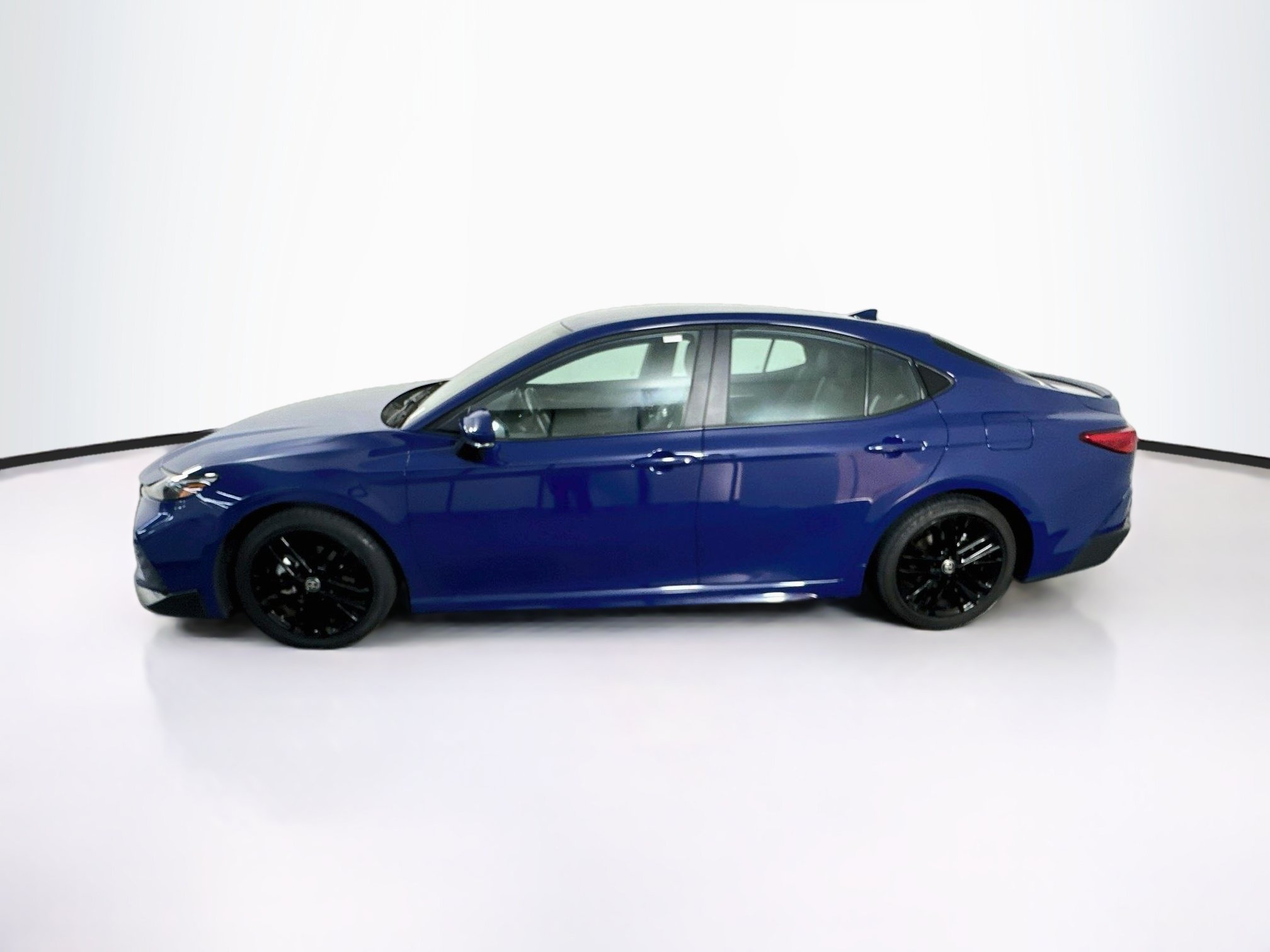 Used 2026 Toyota Camry SE FWD image 4