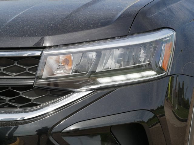 Certified 2023 Volkswagen Taos SE w/ Panoramic Sunroof Package AWD/4WD image 10