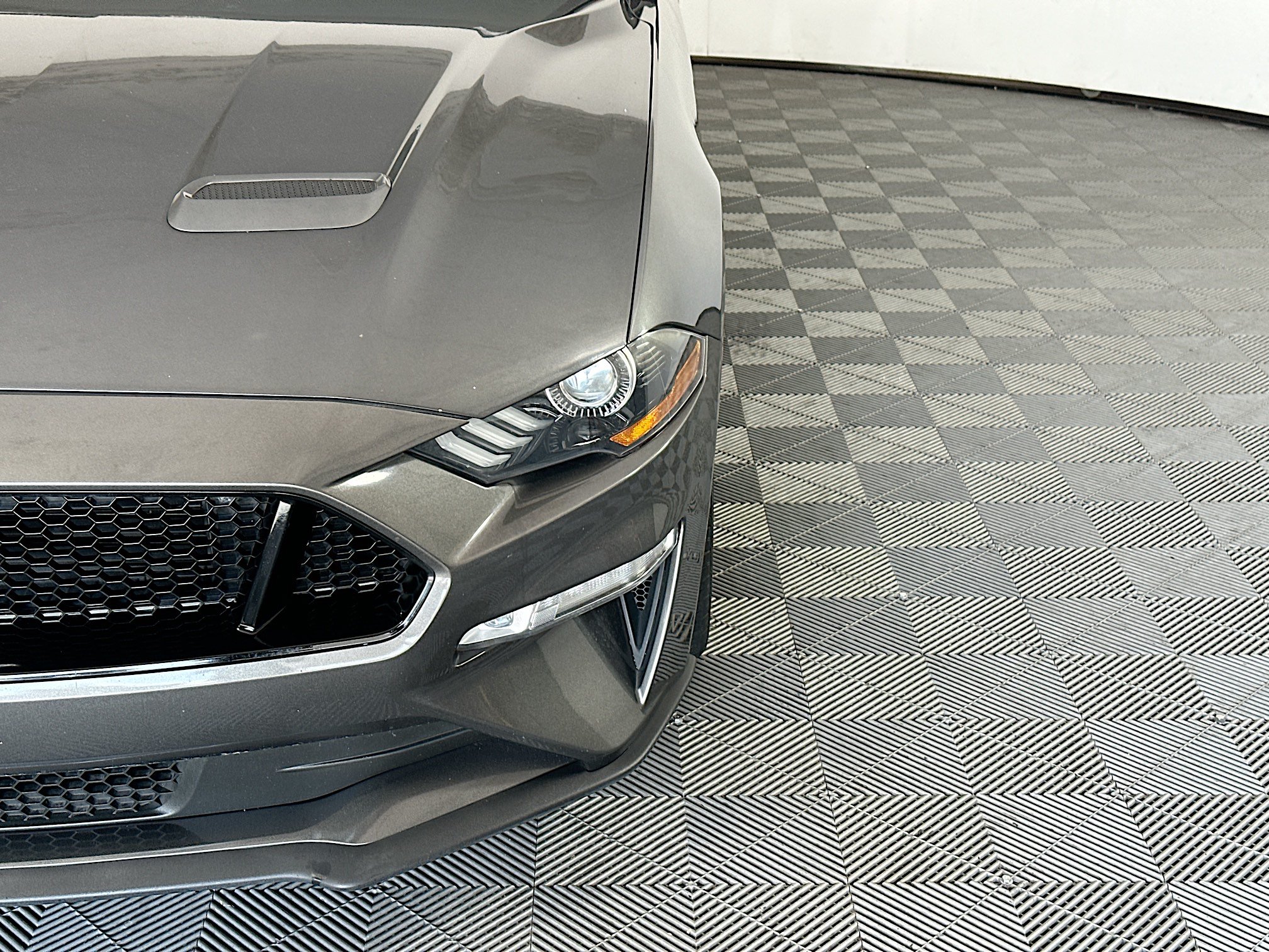 Used 2018 Ford Mustang GT Premium RWD image 9