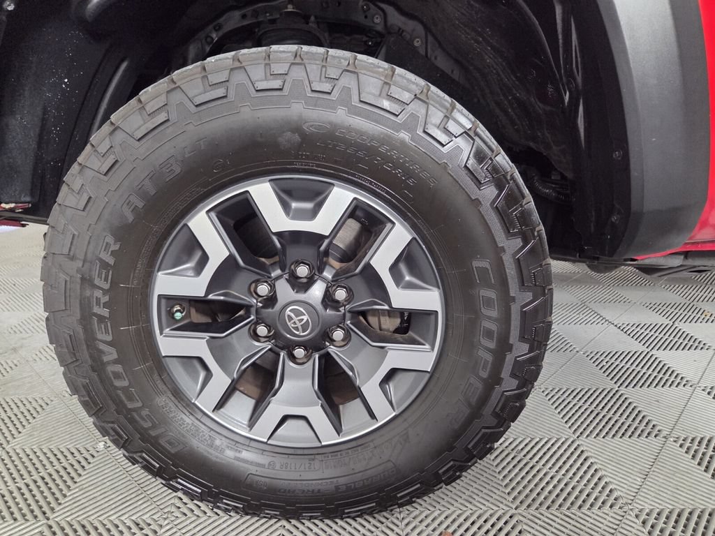 Used 2018 Toyota Tacoma TRD Off-Road AWD/4WD image 7