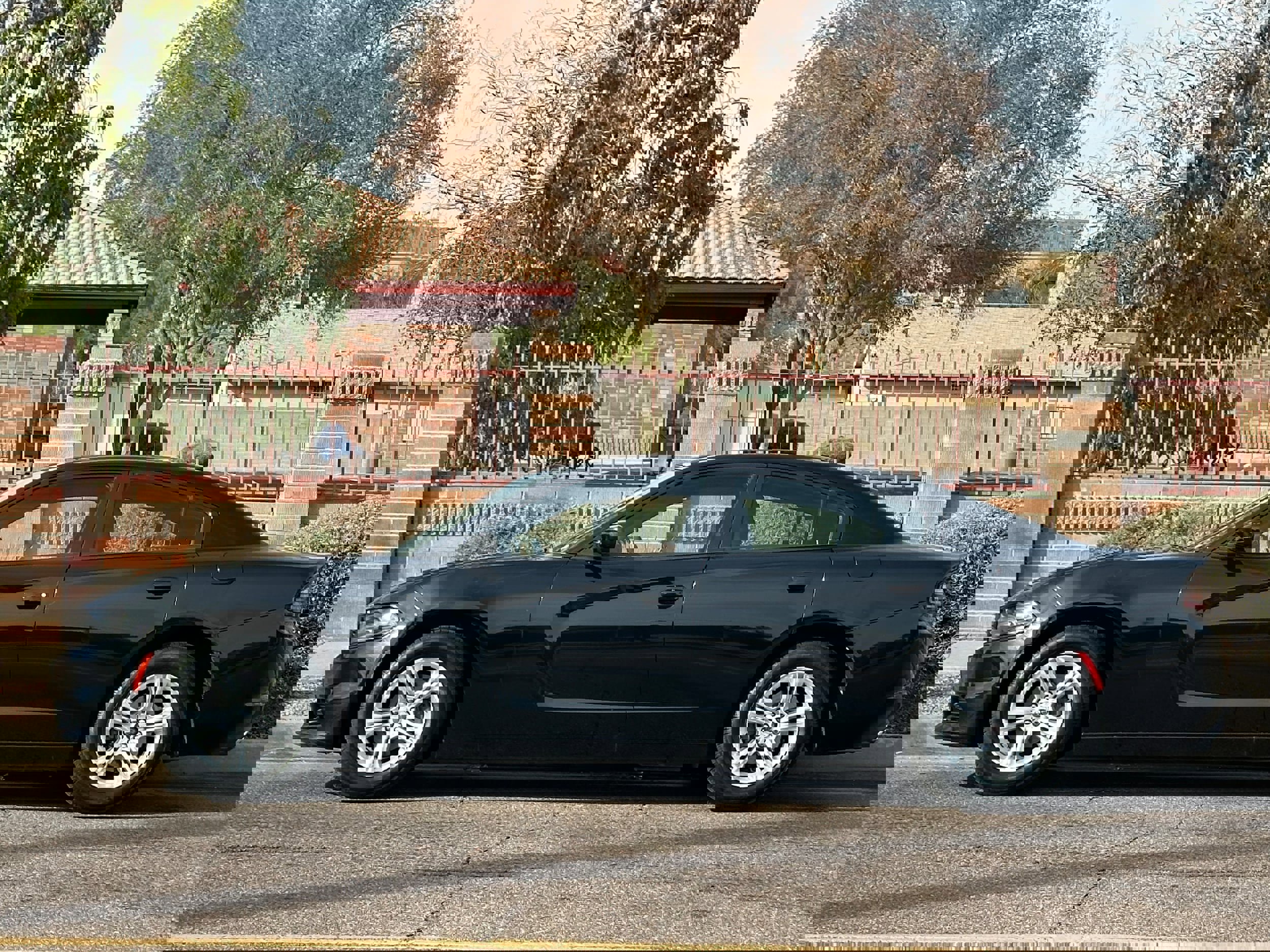 Used 2020 Dodge Charger SXT image 3