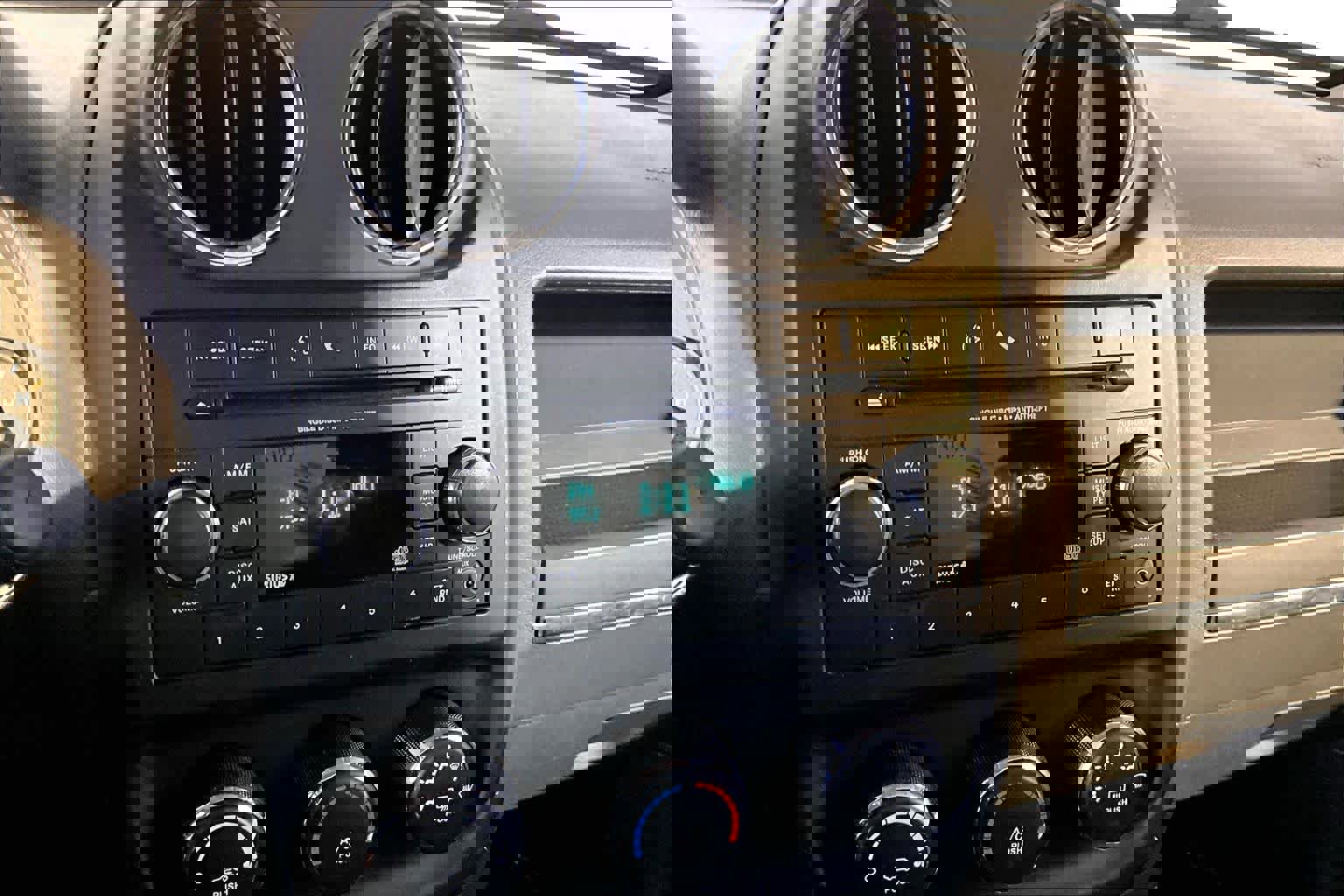 Used 2017 Jeep Patriot Latitude image 29