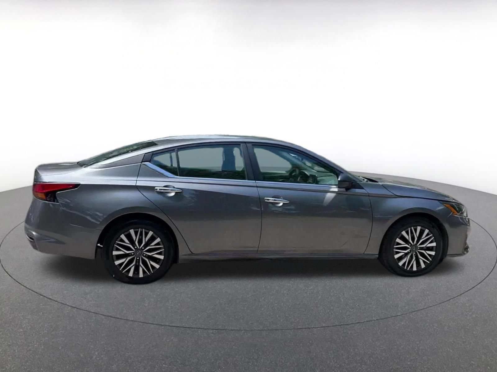 Used 2025 Nissan Altima 2.5 SV FWD image 16