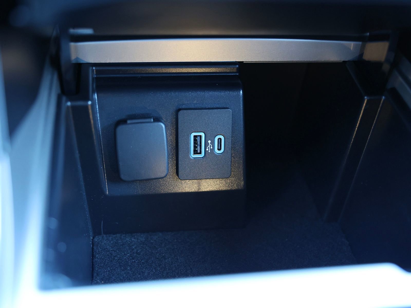 Certified 2022 Ford Explorer Platinum w/ Equipment Group 601A image 35