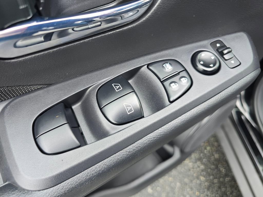 Used 2024 Nissan Kicks SV image 24