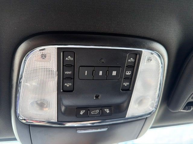 Used 2018 Jeep Grand Cherokee Overland AWD/4WD image 27