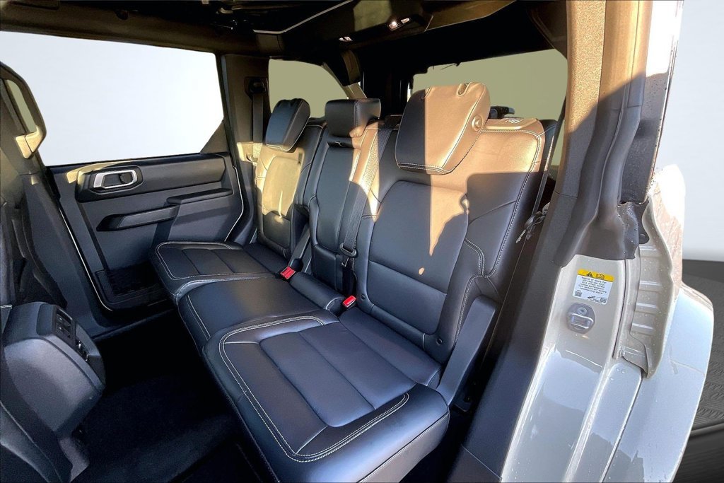 Used 2025 Ford Bronco Outer Banks AWD/4WD image 23