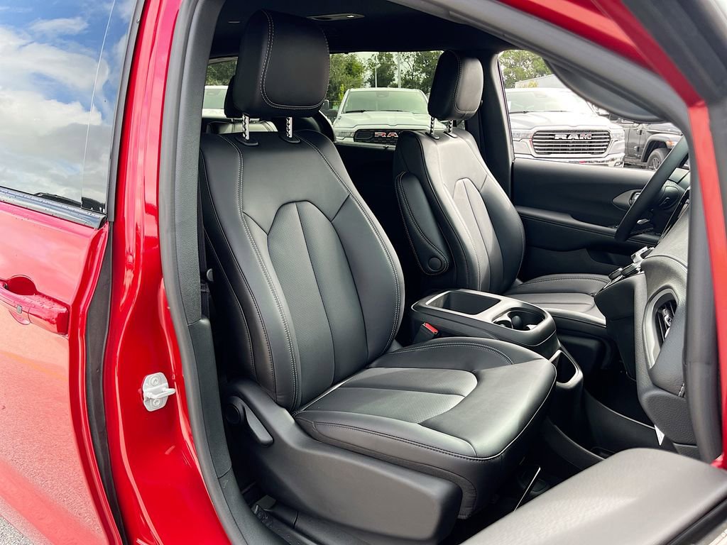 New 2026 Chrysler Pacifica Select FWD image 28