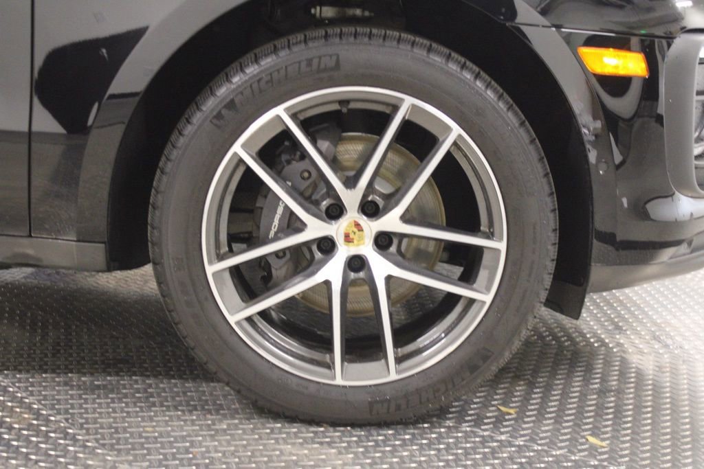 Certified 2022 Porsche Macan AWD/4WD image 14