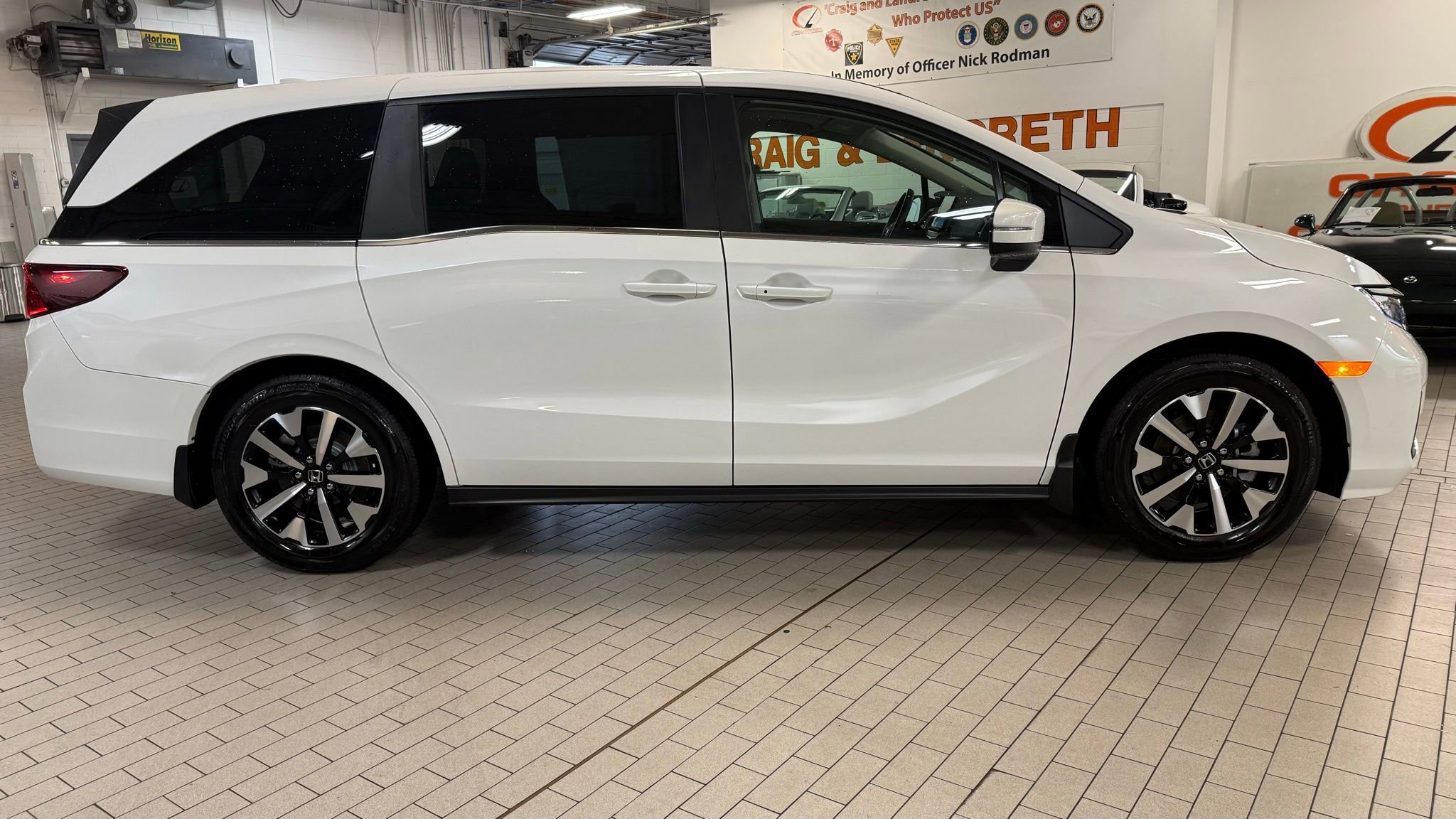 Used 2025 Honda Odyssey EX-L image 5